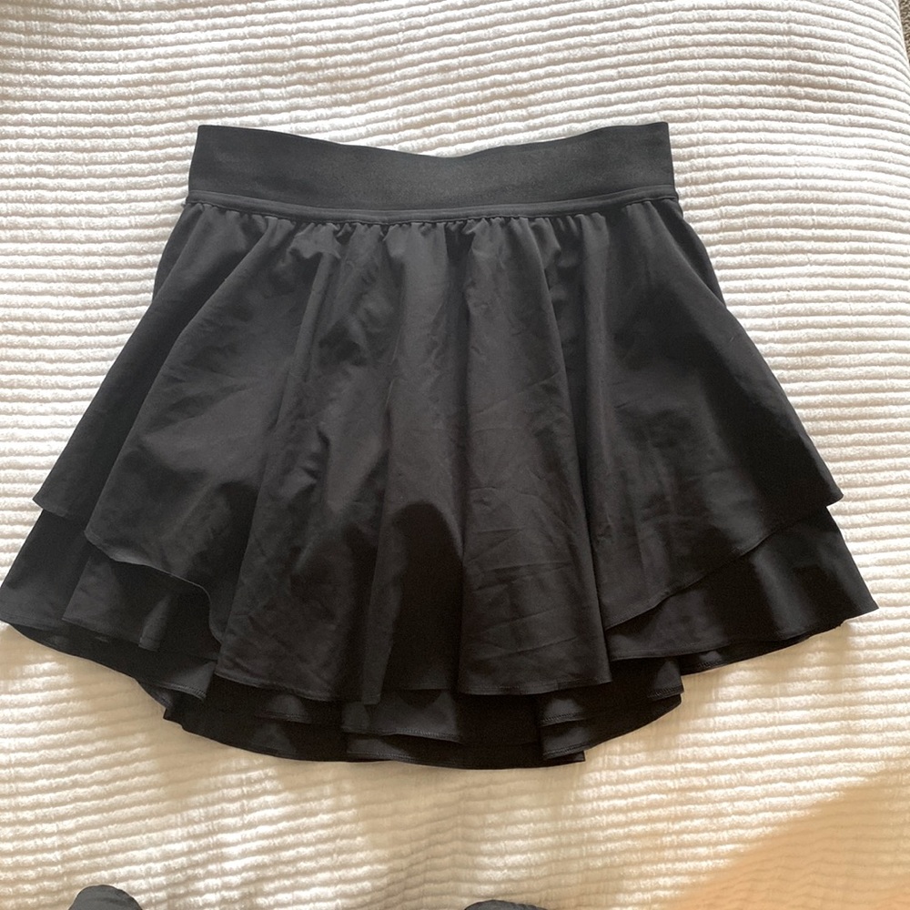 Lululemon court rival skirt Tall size 6 ~ great condition, only wore twice